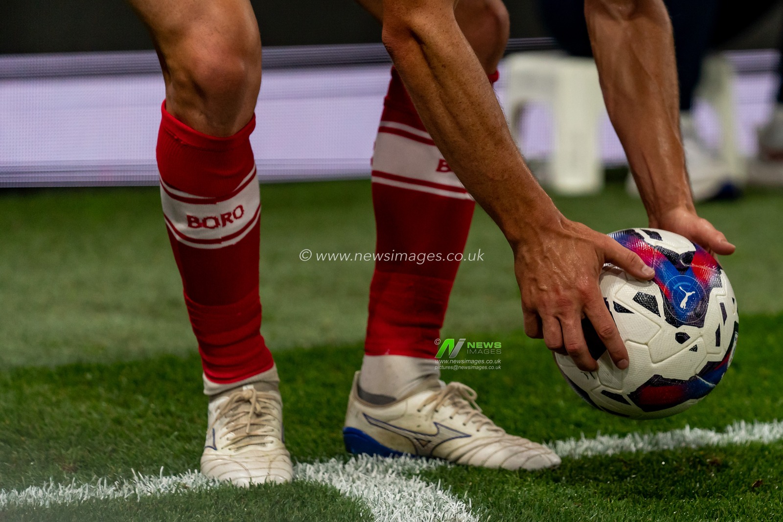 Jonathan Howson #16 of Middlesbrough places the ball for a corner kick