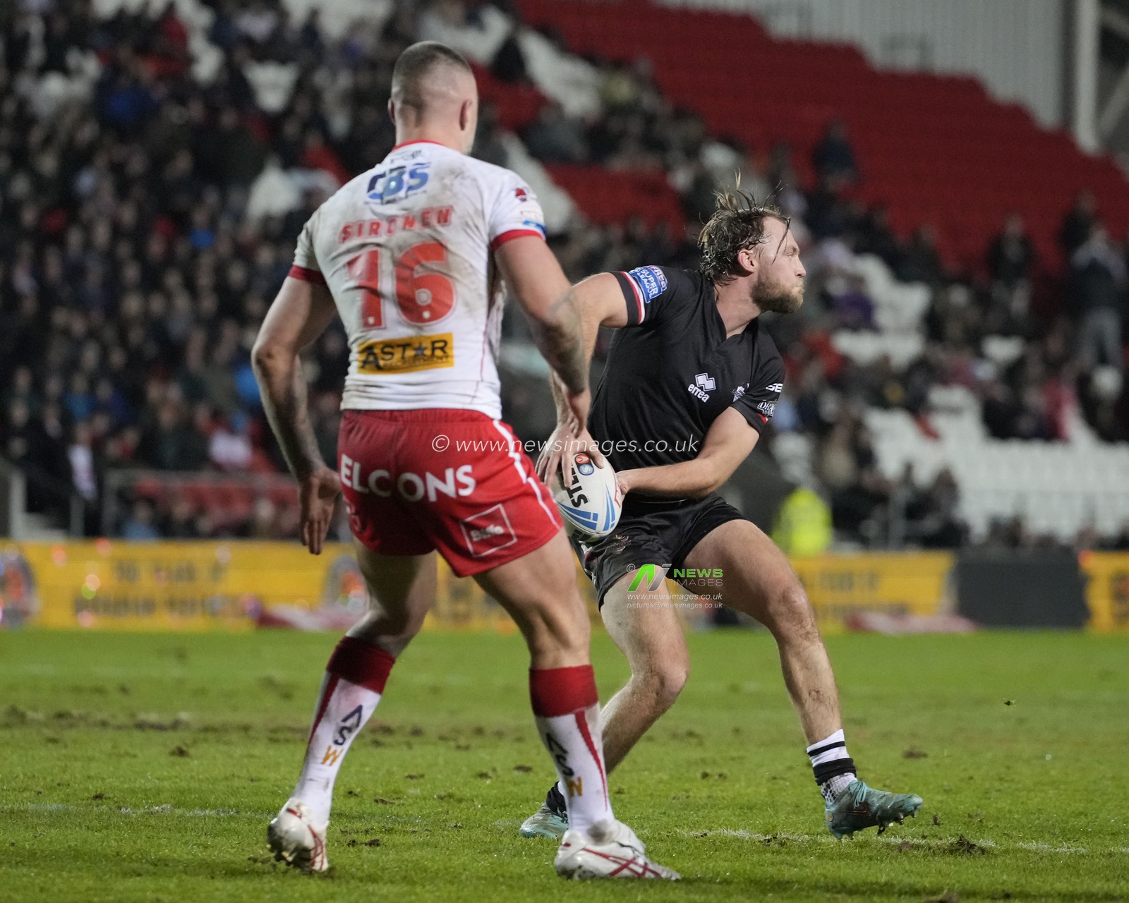 James Meadows of London Broncos passes the ball during the Betfred Super League Round 1 match St Helens vs London Broncos at Totally Wicked Stadium, St Helens, United Kingdom, 16th February 2024

(Photo by Steve Flynn/News Images)