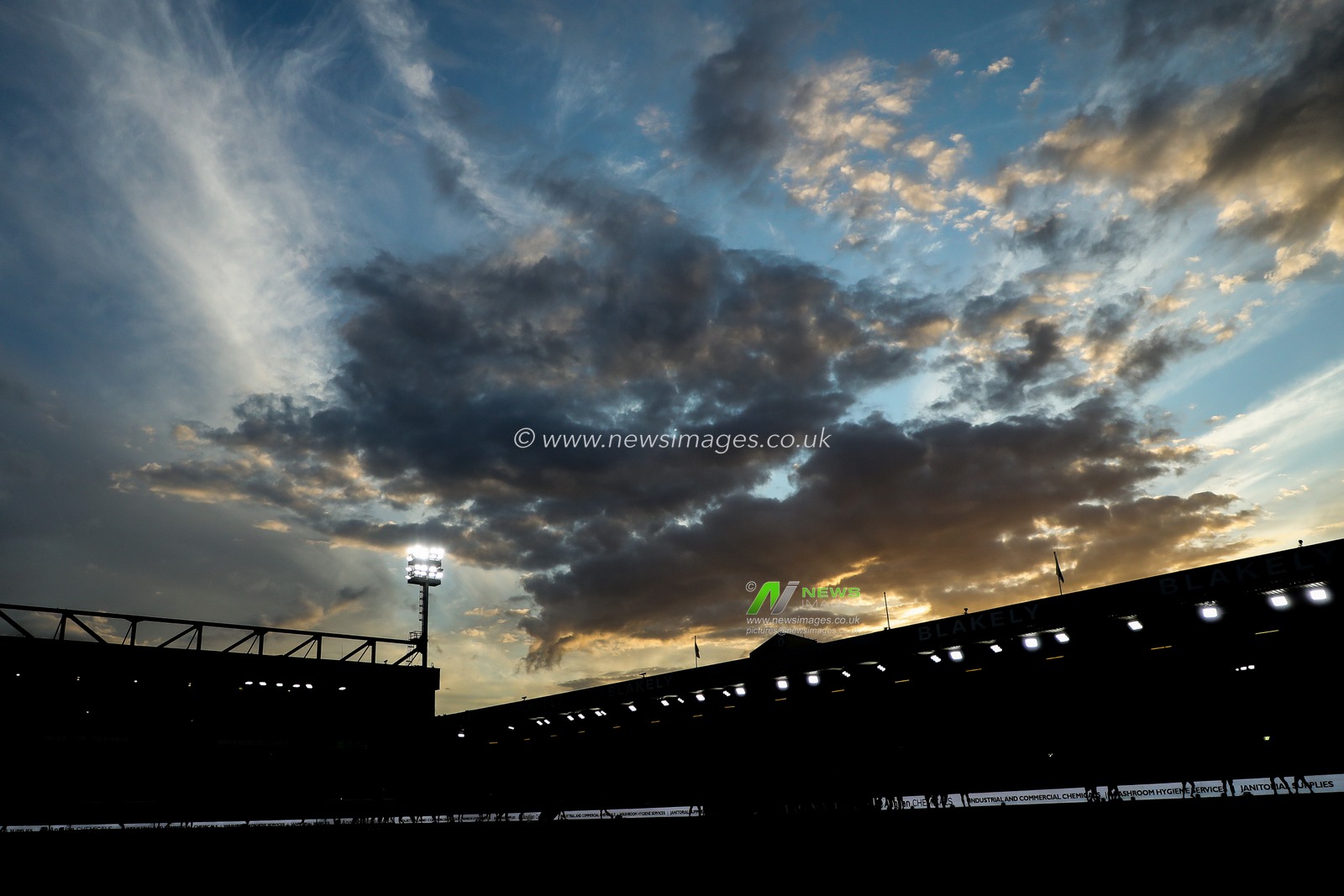 The sun sets over Carrow Road prior to the Carabao Cup match Norwich City vs Southampton at Carrow Road, Norwich, United Kingdom, 26th August 2025

(Photo by Izzy Poles/News Images)