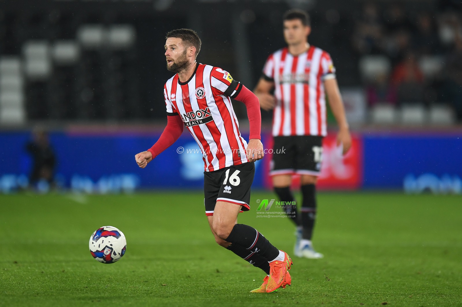 Oliver Norwood #16 of Sheffield United during the Sky Bet Championship match Swansea City vs Sheffield United at Swansea.com Stadium, Swansea, United Kingdom, 13th September 2022

(Photo by Mike Jones/News Images)