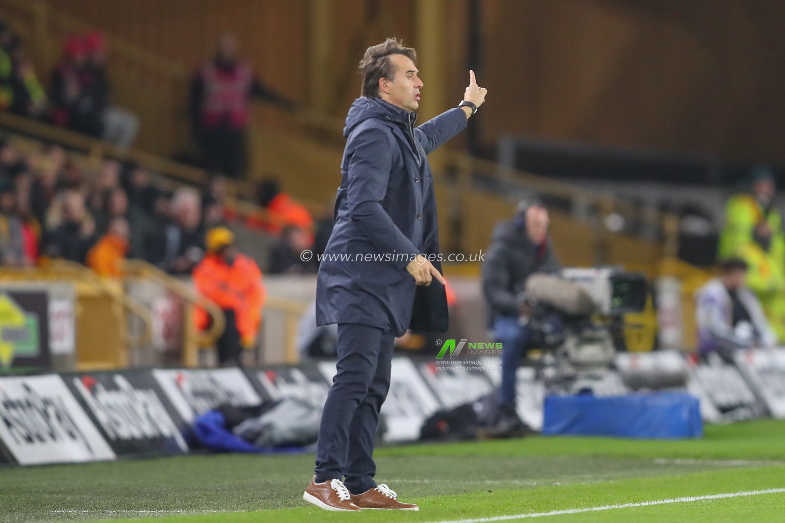 Julen Lopetegui manager of Wolverhampton Wanderers shouts at his players during the Carabao Cup Fourth Round match Wolverhampton Wanderers vs Gillingham at Molineux, Wolverhampton, United Kingdom, 20th December 2022

(Photo by Gareth Evans/News Images)