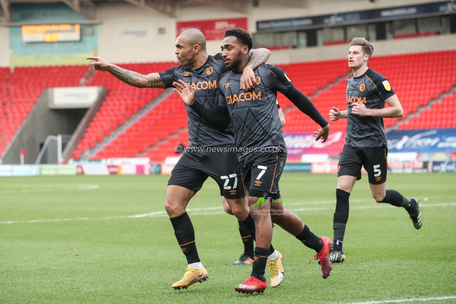 Mallik Wilks #7 of Hull City celebrates his goal to make it 0-1