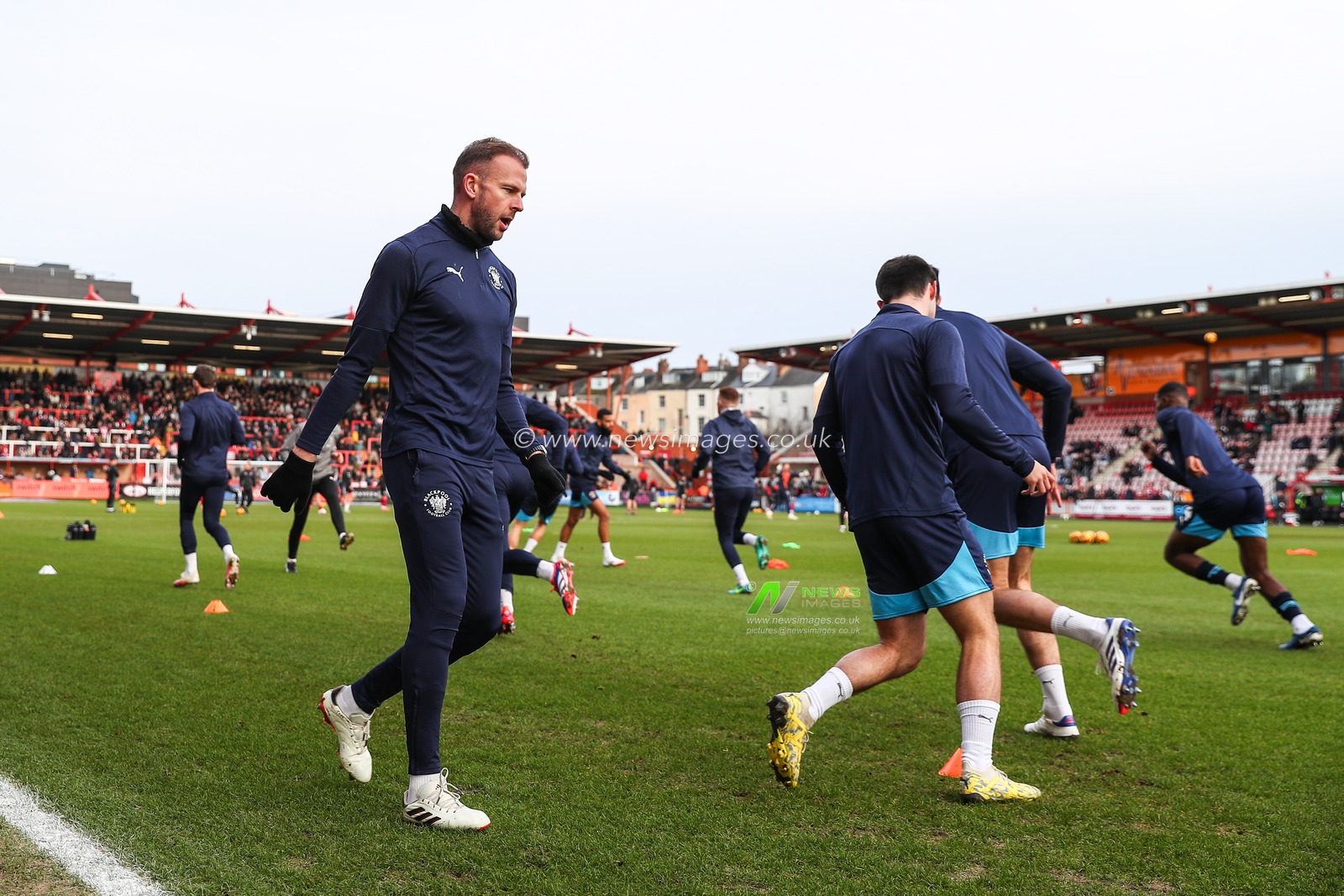 Jordan Rhodes of Blackpool during the pre-game warm up ahead of the Sky Bet League 1 match Exeter City vs Blackpool at St James' Park, Exeter, United Kingdom, 25th January 2025

(Photo by Gareth Evans/News Images)