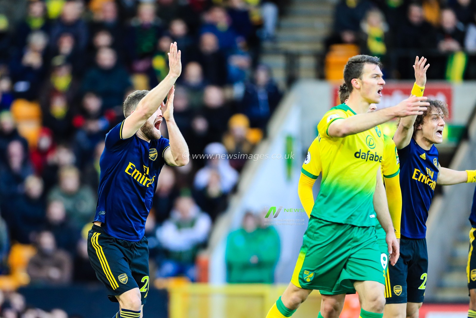 1st December 2019, Carrow Road, Norwich, England; Premier League, Norwich City v Arsenal : Arsenal appeal for hand ball

Credit: Georgie Kerr/News Images