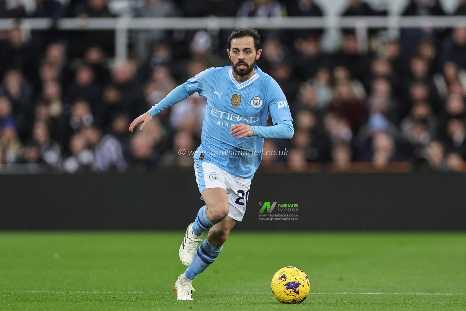 Bernardo Silva of Manchester City in action during the Premier League match Newcastle United vs Manchester City at St. James's Park, Newcastle, United Kingdom, 13th January 2024

(Photo by Mark Cosgrove/News Images)