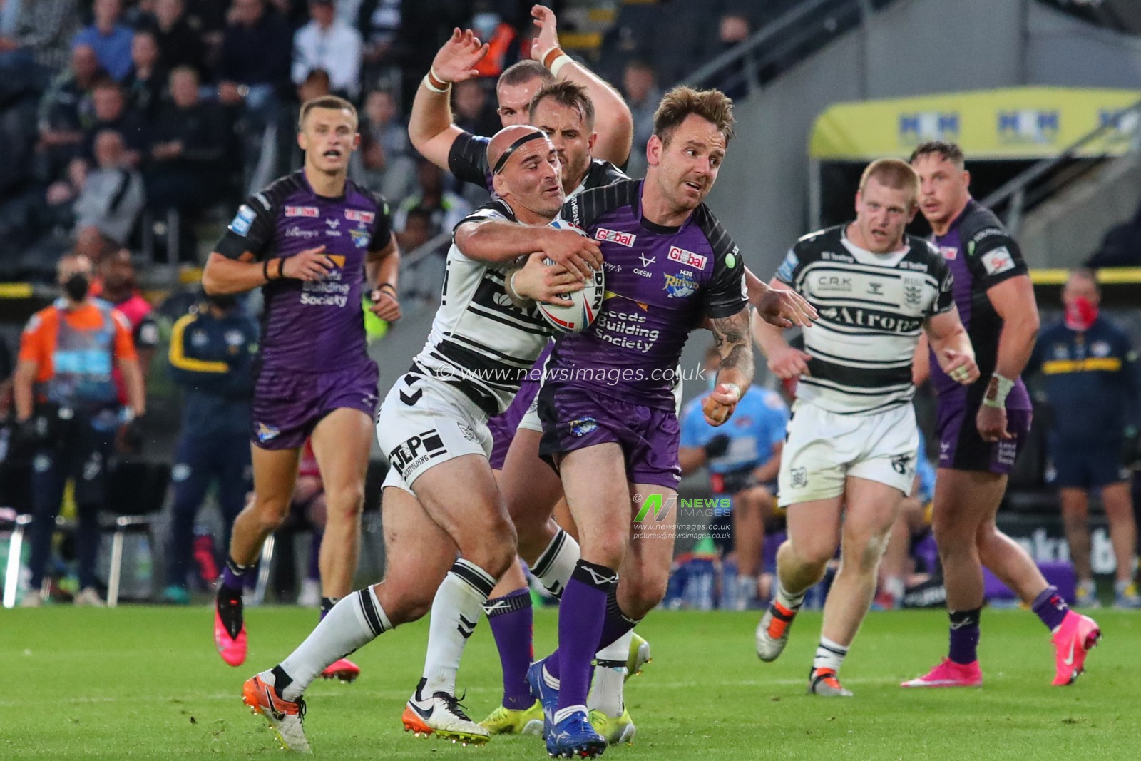Richie Myler (16) of Leeds Rhinos breaks through the Hull FC defence