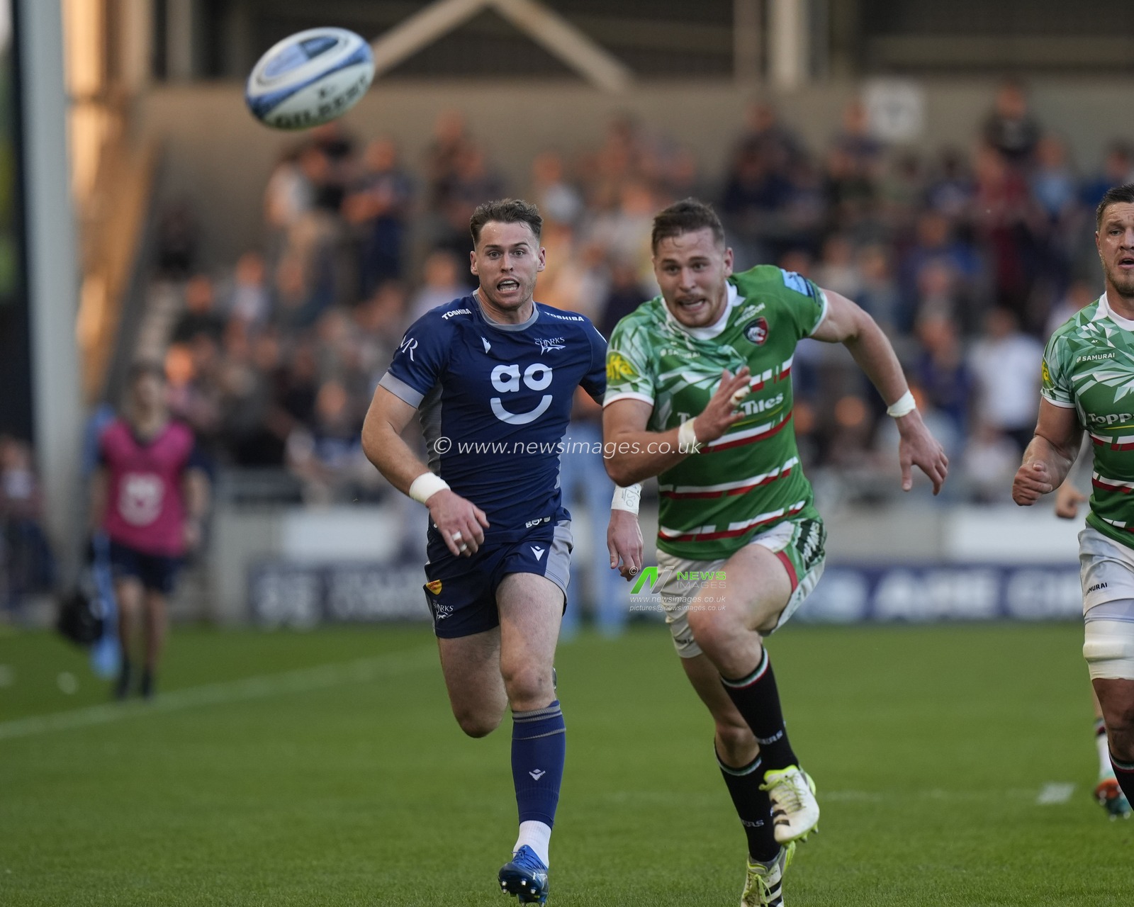 Sale Sharks wing Tom Roebuck and Leicester Tigers full-back Freddie Steward chase a kick during the Gallagher Premiership match Sale Sharks vs Leicester Tigers at Salford Community Stadium, Eccles, United Kingdom, 10th May 2024

(Photo by Steve Flynn/News Images)