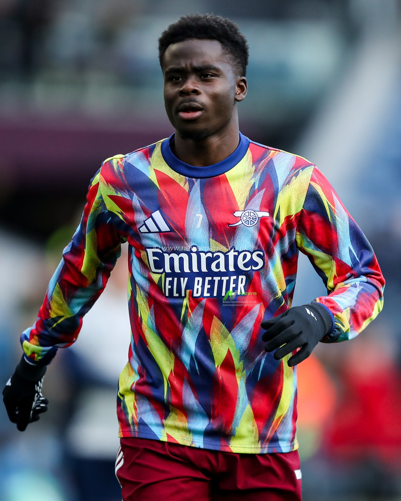 Bukayo Saka of Arsenal warms up ahead of the Premier League match Burnley vs Arsenal at Turf Moor, Burnley, United Kingdom, 1st November 2025

(Photo by Jorge Horsted/News Images)

*** GER AUT SUI OUT ***