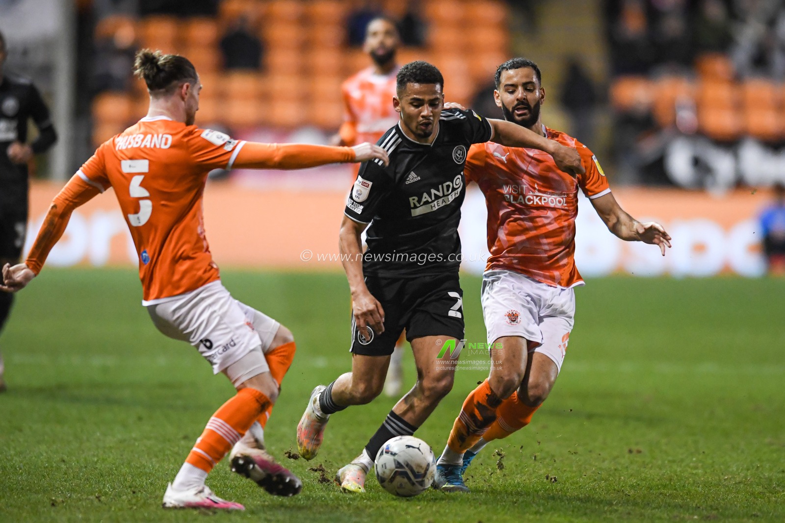 Iliman Ndiaye #29 of Sheffield United starts an attacking move
