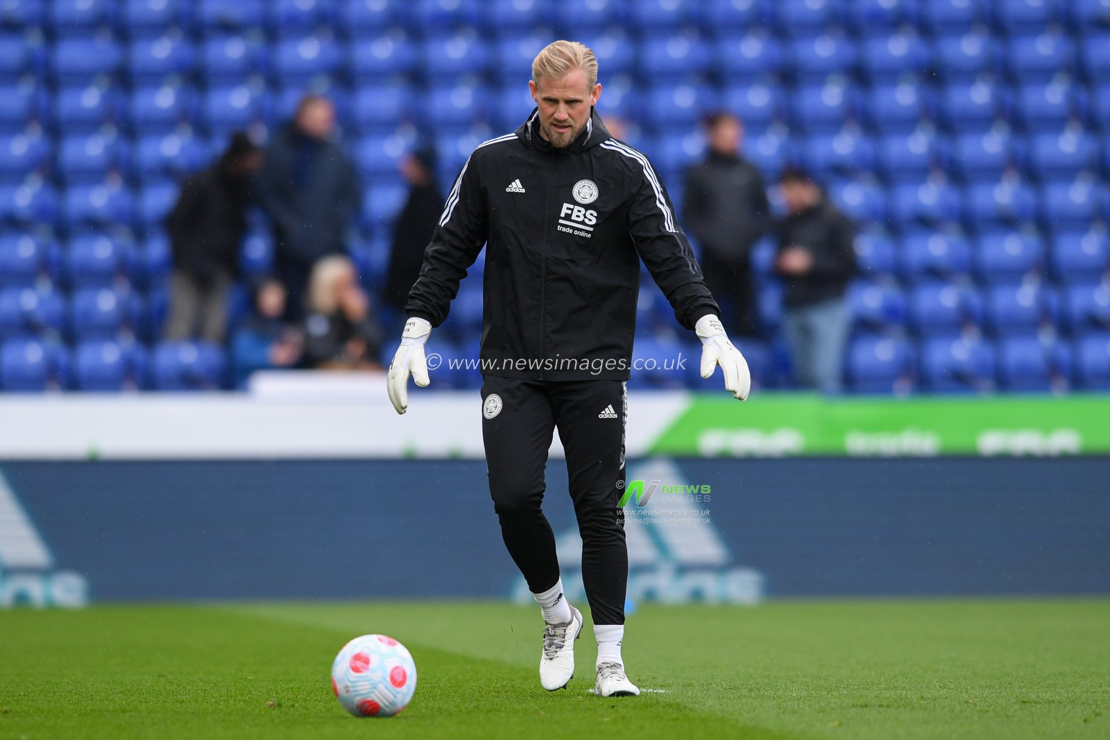 Kasper Schmeichel #1 of Leicester City warming up before the game