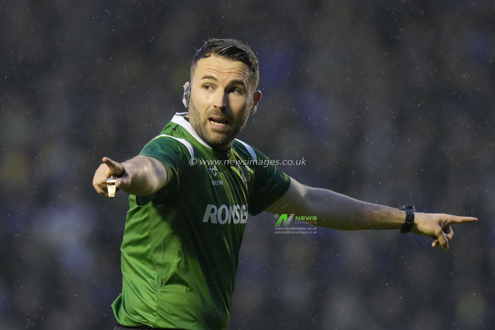 Referee Liam Moore signals during the Betfred Super League Round 10 match Warrington Wolves vs Hull FC at Halliwell Jones Stadium, Warrington, United Kingdom, 3rd May 2024

(Photo by Steve Flynn/News Images)