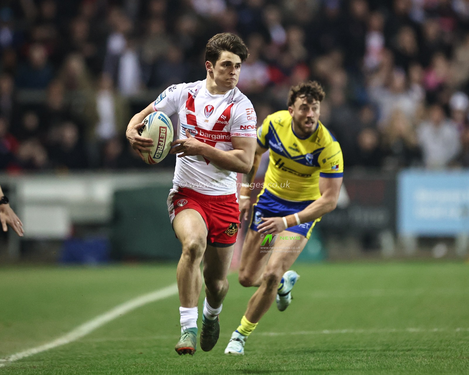 Jon Bennison of St. Helens breaks with the ball during the Betfred Super League Round 5 match St Helens vs Warrington Wolves at Totally Wicked Stadium, St Helens, United Kingdom, 21st March 2025

(Photo by Mark Cosgrove/News Images)