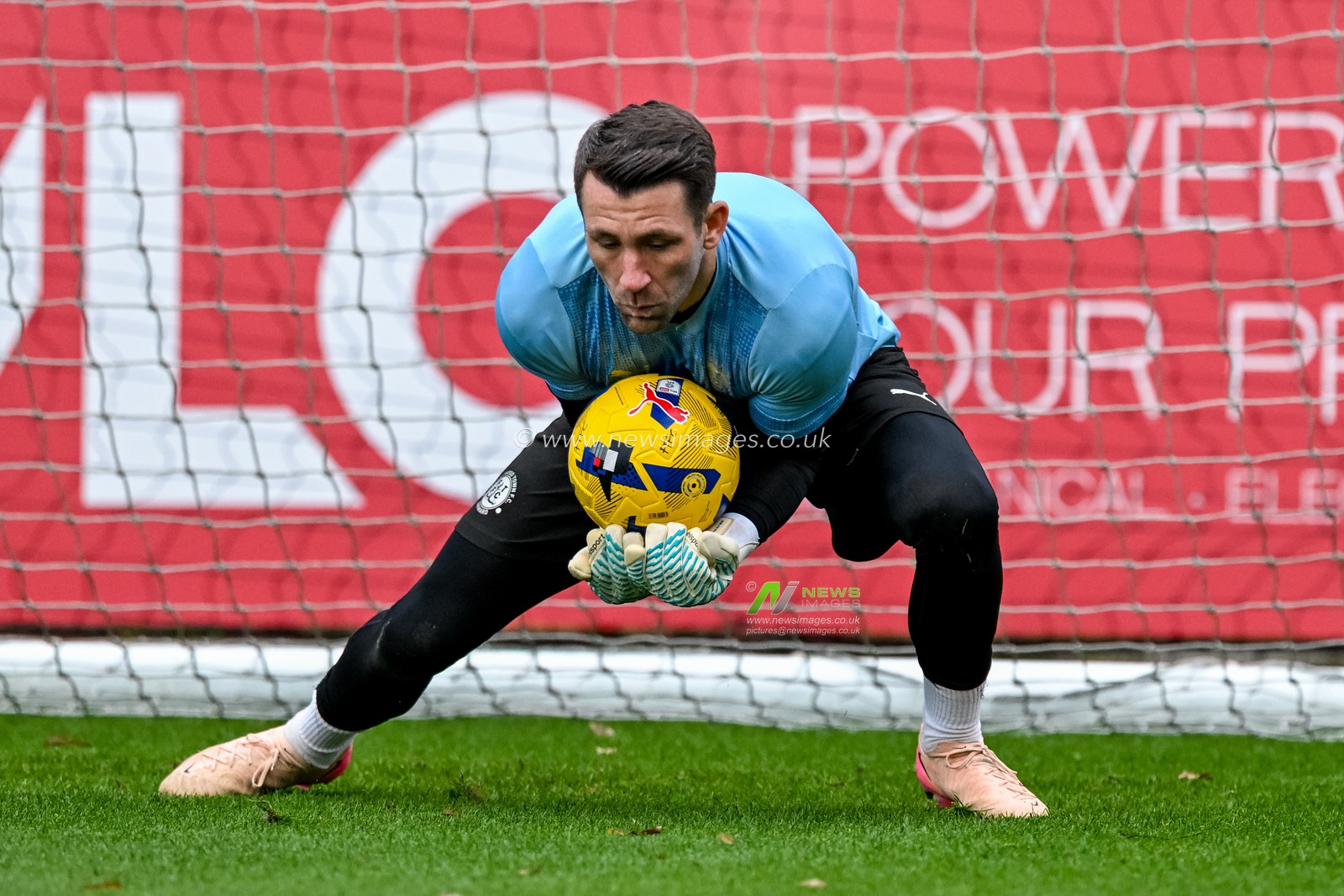 Jay Lynch of Fleetwood Town during the Sky Bet League 2 match Fleetwood Town vs Swindon Town at Highbury Stadium, Fleetwood, United Kingdom, 15th November 2025

(Photo by Adam Gee/News Images)

*** GER AUT SUI OUT ***