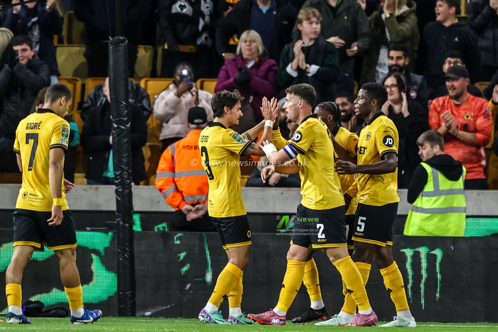 Marshall Munetsi of Wolverhampton Wanderers celebrates his goal to make it 1-0 during the Carabao Cup round 3 match Wolverhampton Wanderers vs Everton at Molineux, Wolverhampton, United Kingdom, 23rd September 2025

(Photo by Alfie Cosgrove/News Images)