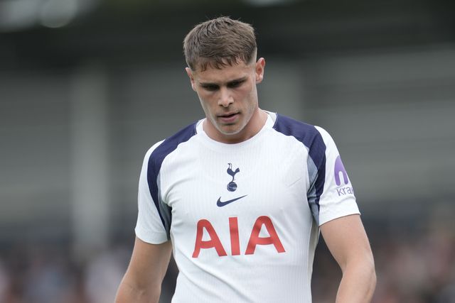Micky van de Ven of Tottenham Hotspur during the Pre-season friendly match Luton Town vs Tottenham Hotspur at Kenilworth Road, Luton, United Kingdom, 26th July 2025

(Photo by Harvey Murphy/News Images)