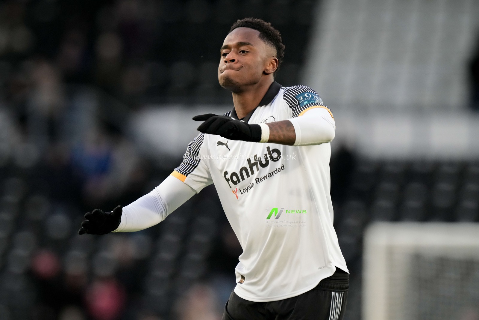 Jaydon Banel of Derby County celebrates the team victory and applauds the fans after the final whistle  during the Sky Bet Championship match Derby County vs Swansea City at Pride Park Stadium, Derby, United Kingdom on 14 February 2026

(Photo by Maynard Manyowa/News Images)