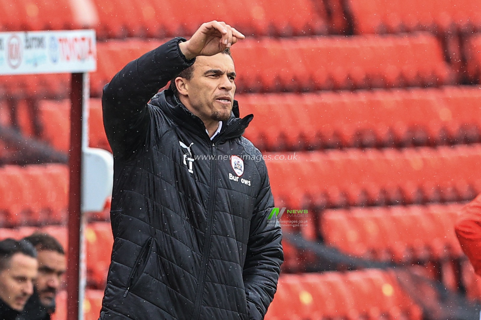 ValÃ©rien IsmaÃ«l manager of Barnsley gives his team instructions