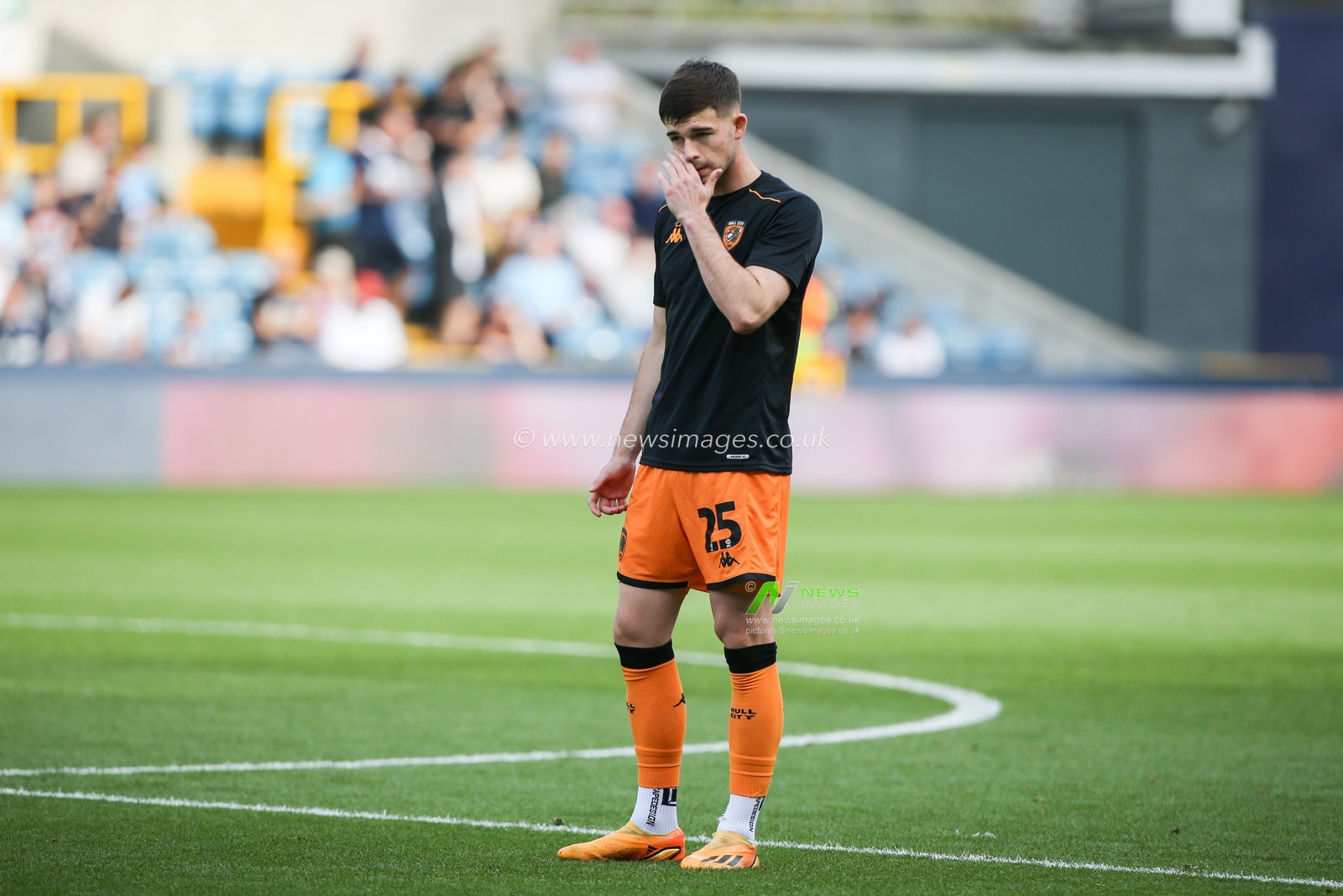 James Furlong #25 of Hull City warms up during the Sky Bet Championship match Millwall vs Hull City at The Den, London, United Kingdom, 7th October 2023

(Photo by Arron Gent/News Images)