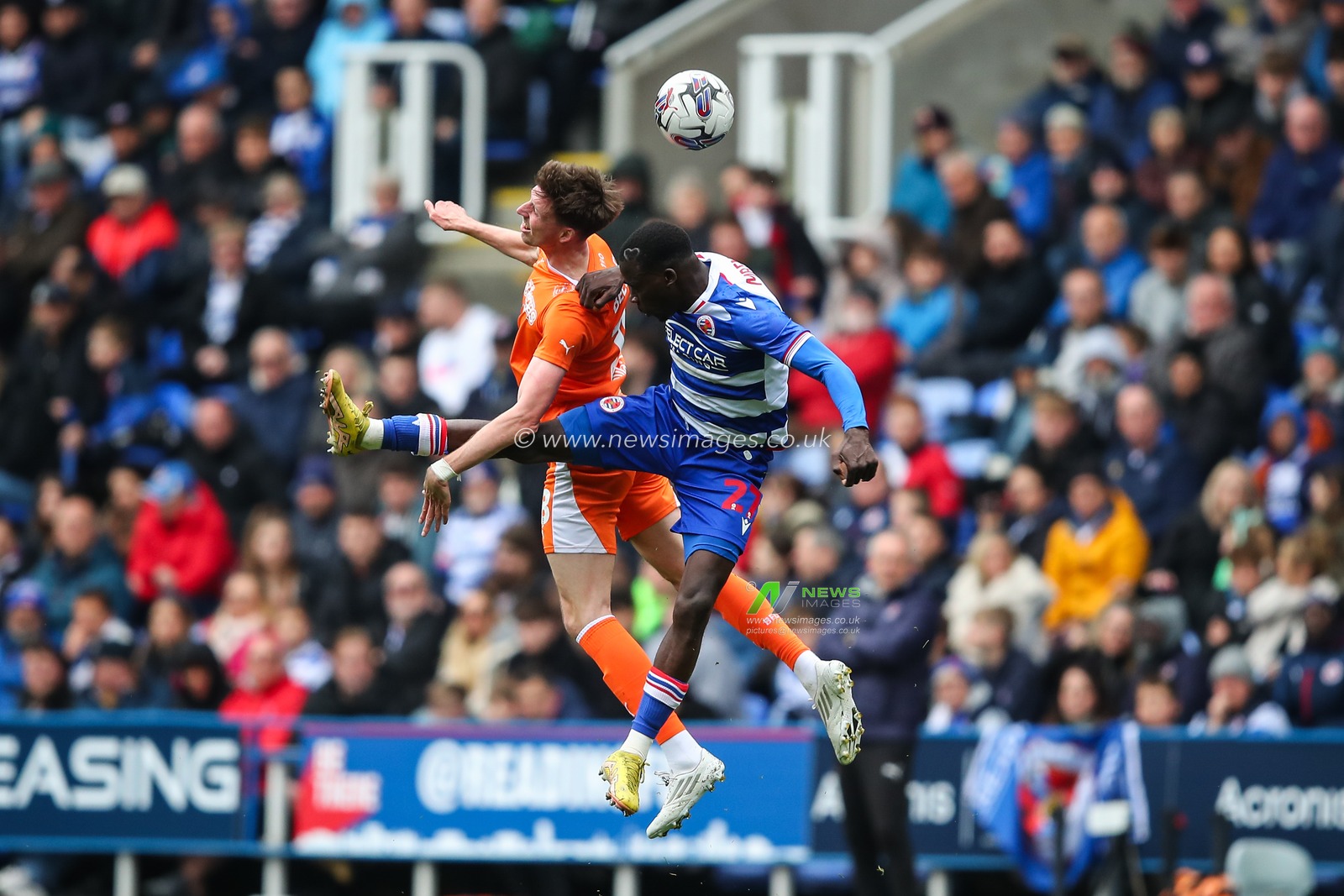 Jake Beesley of Blackpool and Amadou Mbengue of Reading battle for the ball during the Sky Bet League 1 match Reading vs Blackpool at Select Car Leasing Stadium, Reading, United Kingdom, 27th April 2024

(Photo by Gareth Evans/News Images)