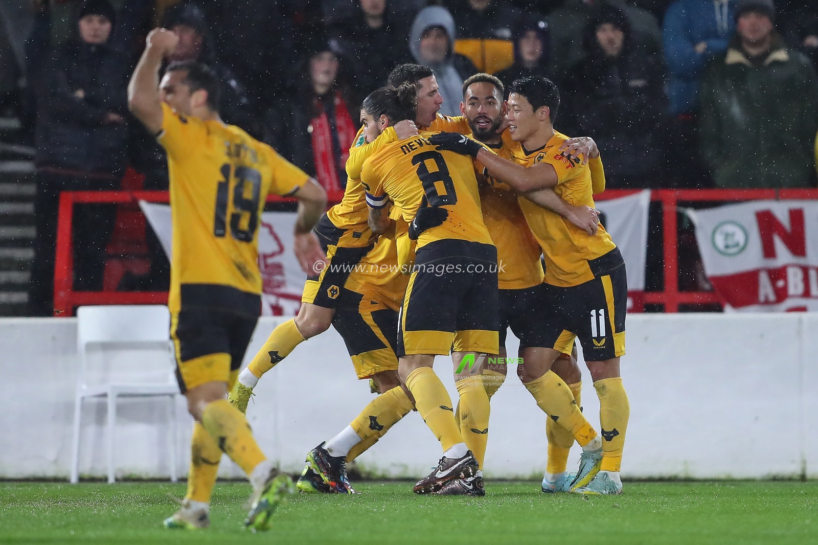 RaÃºl JimÃ©nez #9 of Wolverhampton Wanderers celebrates his goal with his team mates and makes the score 1-1 during the Carabao Cup Quarter Final match Nottingham Forest vs Wolverhampton Wanderers at City Ground, Nottingham, United Kingdom, 11th January 2023

(Photo by Gareth Evans/News Images)