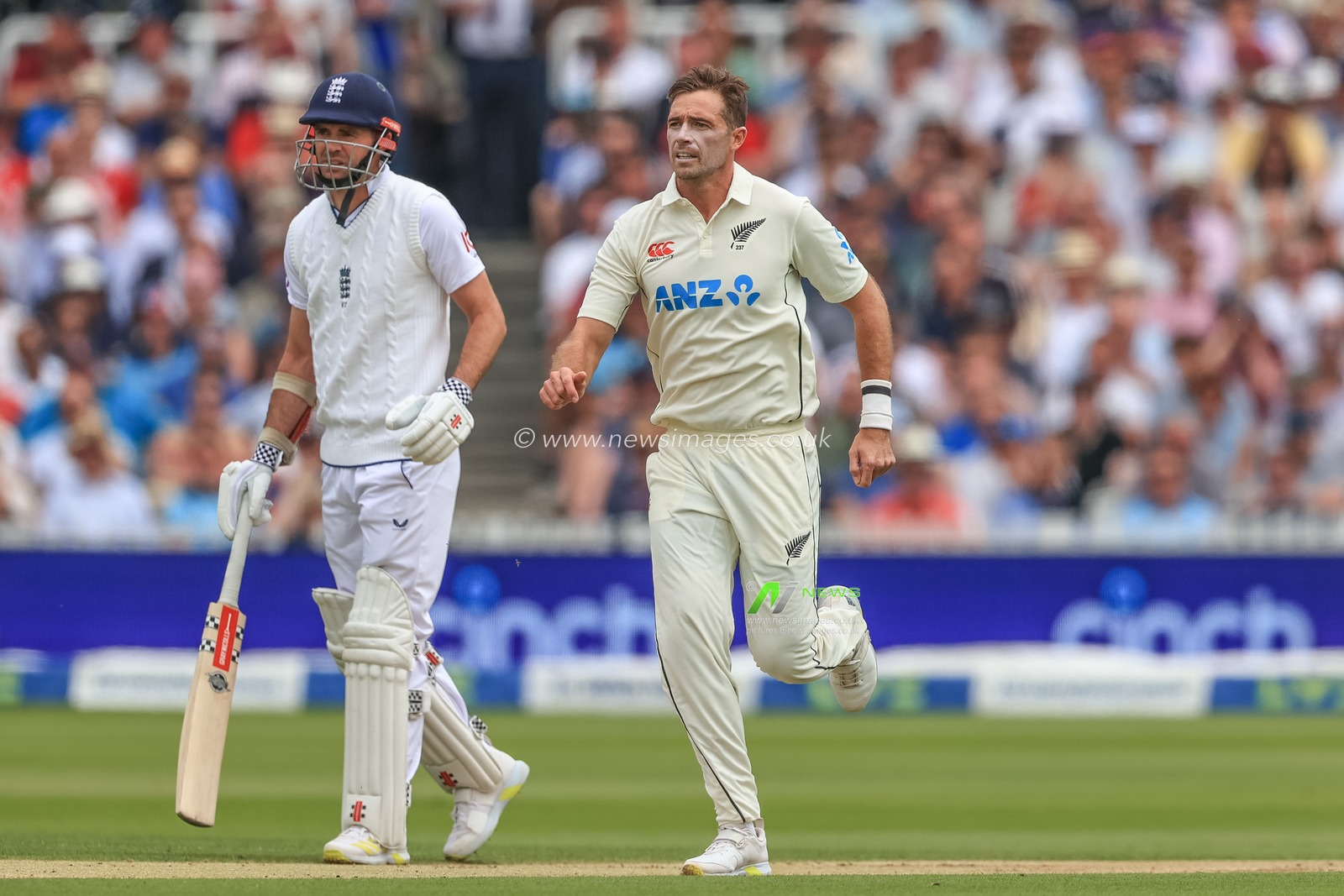 Tim Southee of New Zealand Bowles out Ben Foakes of England