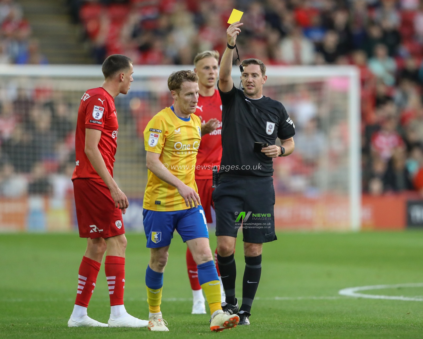 Referee Jacob Miles gives a yellow card to Stephen Quinn Mansfield Town during the Sky Bet League 1 match Barnsley vs Mansfield Town at Oakwell, Barnsley, United Kingdom, 9th August 2024

(Photo by Alfie Cosgrove/News Images)