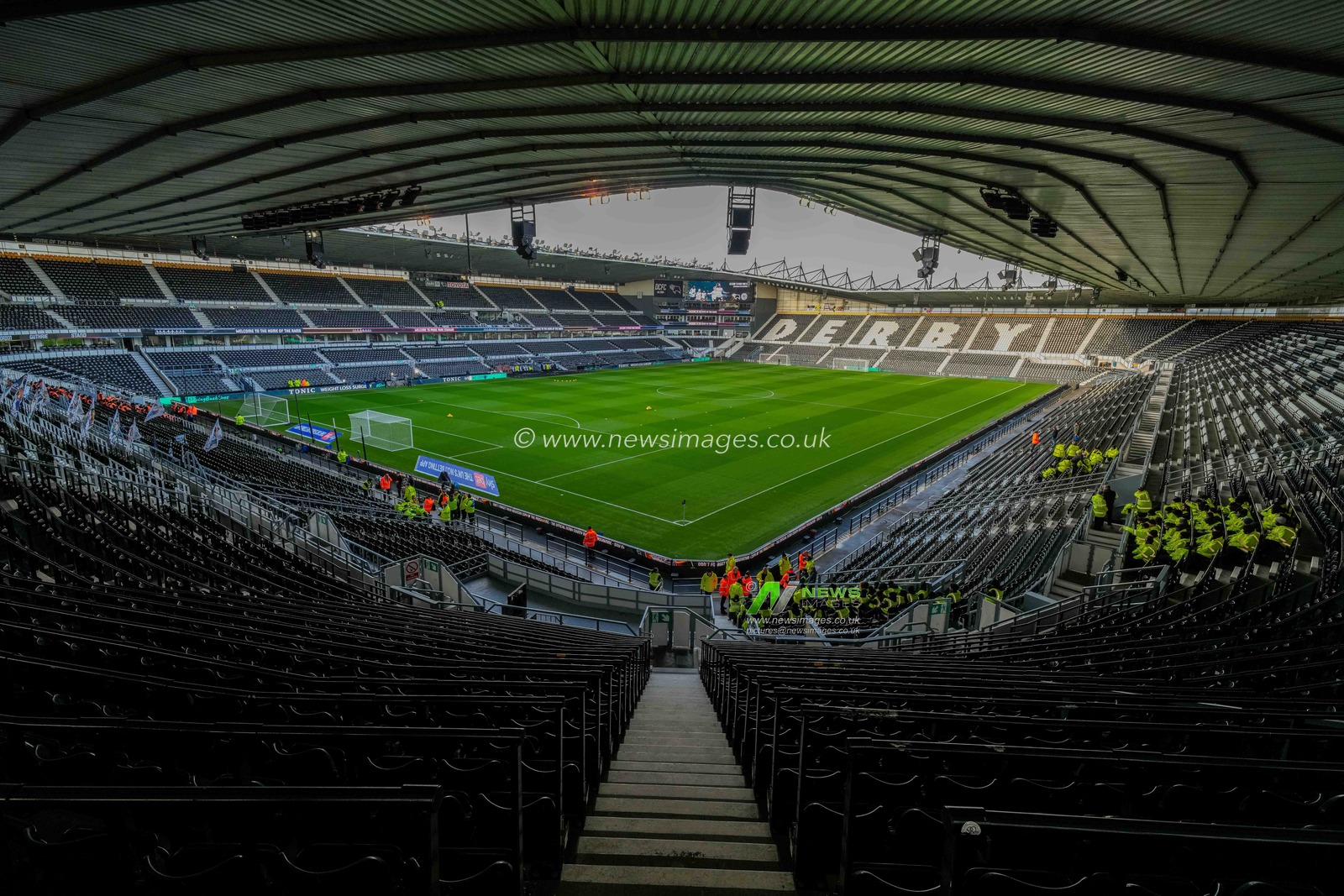 A ground shot / stadium shot of Pride Park Stadium prior to kickoff for the Sky Bet Championship match between Derby County vs Leicester City at Pride Park Stadium, Derby, United Kingdom, 6th December 2025

(Photo by Maynard Manyowa/News Images)

*** GER AUT SUI OUT ***