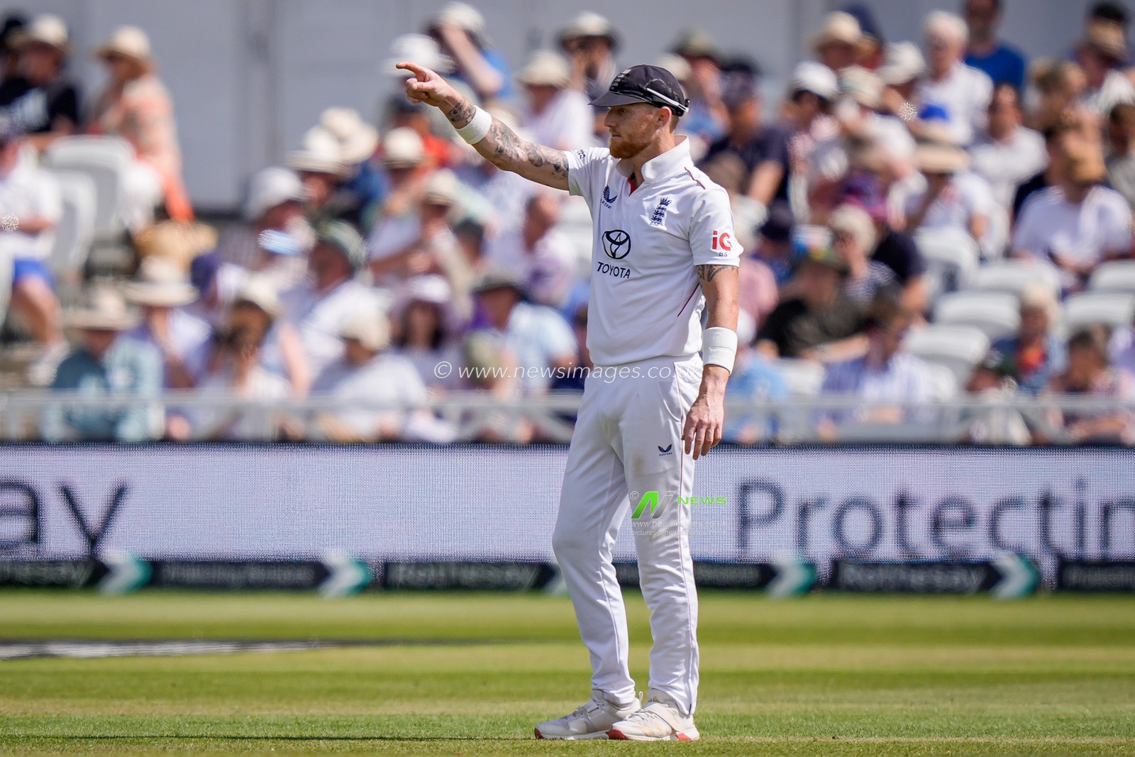 England captain Ben Stokes gives instruction to his teammate moments after his retirement was announced during the 3rd Rothesay Test Match Day 4 match England vs New Zealand at Trent Bridge, Nottingham, United Kingdom on 28 June 2026

(Photo by Maynard Manyowa/News Images)