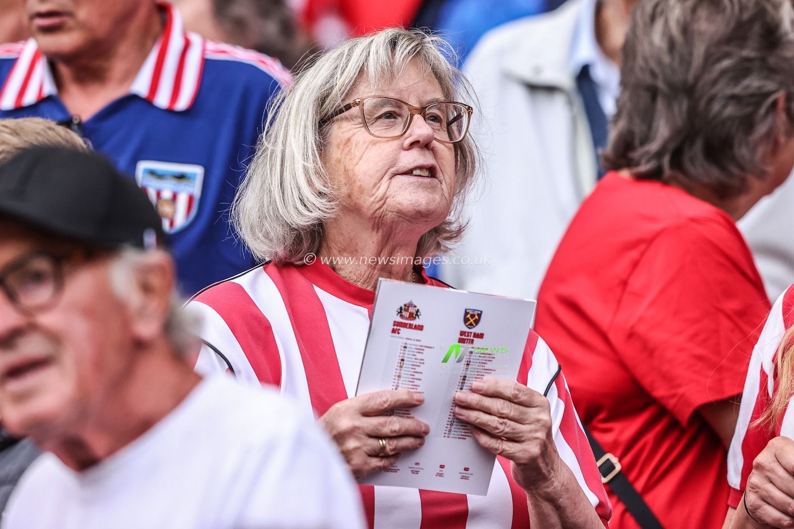 Sunderland fans during the Premier League match Sunderland vs West Ham United at Stadium Of Light, Sunderland, United Kingdom, 16th August 2025

(Photo by Alfie Cosgrove/News Images)