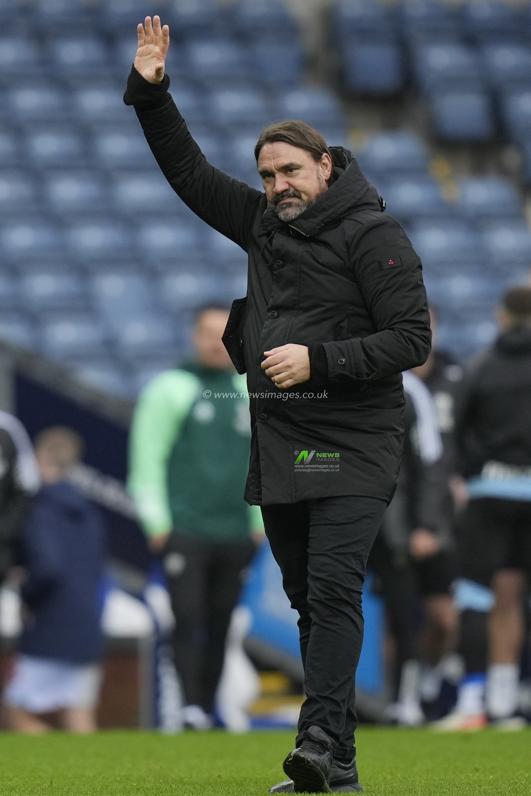 Daniel Farke manager of Leeds United salutes the fans after the Sky Bet Championship match Blackburn Rovers vs Leeds United at Ewood Park, Blackburn, United Kingdom, 9th December 2023

(Photo by Steve Flynn/News Images)