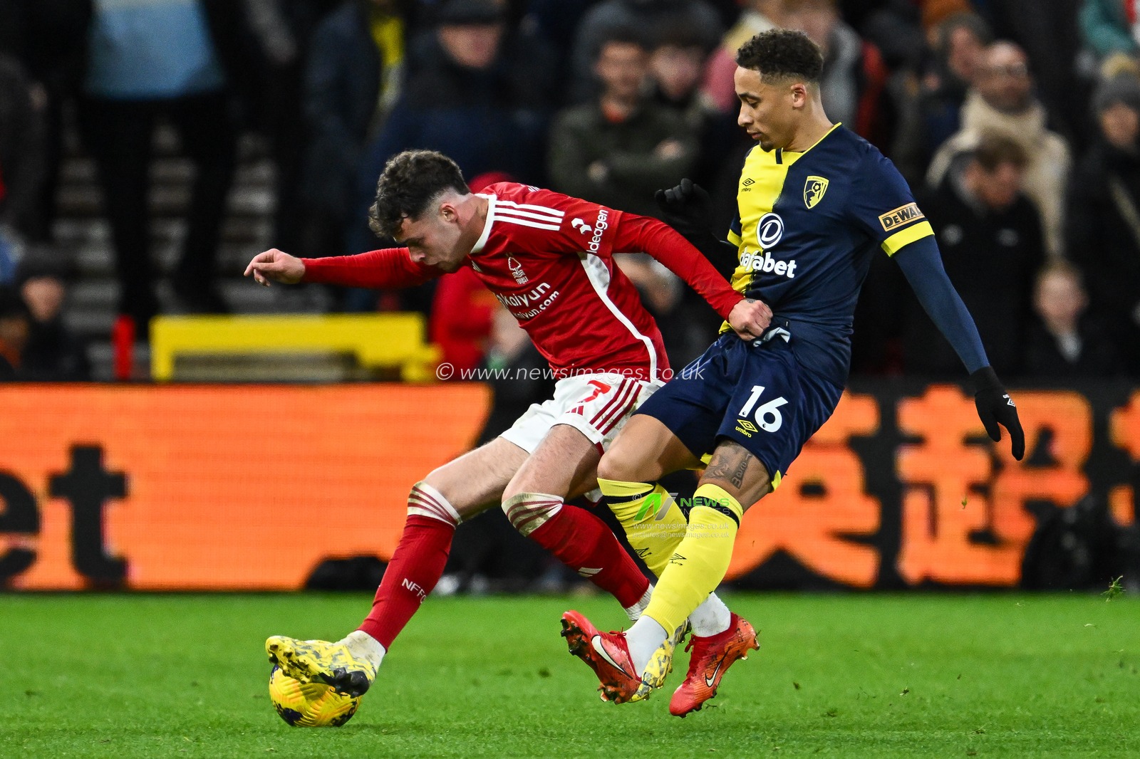 Neco Williams of Nottingham Forest and Marcus Tavernier of Bournemouth makes a break with the ball during the Premier League match Nottingham Forest vs Bournemouth at City Ground, Nottingham, United Kingdom, 23rd December 2023

(Photo by Craig Thomas/News Images)