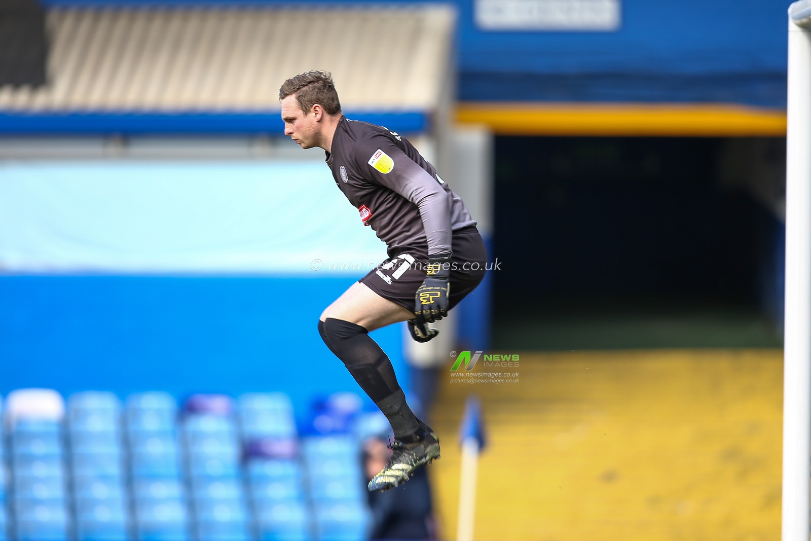 David Stockdale #31 of Wycombe Wanderers during the game against Coventry City