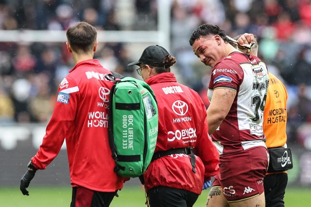 Tyler Dupree of Wigan Warriors leaves the field of play for a concussion assessment during the Betfred Super League Round 8 match Wigan Warriors vs St Helens at The Brick Community Stadium, Wigan, United Kingdom, 18th April 2025

(Photo by Mark Cosgrove/News Images)