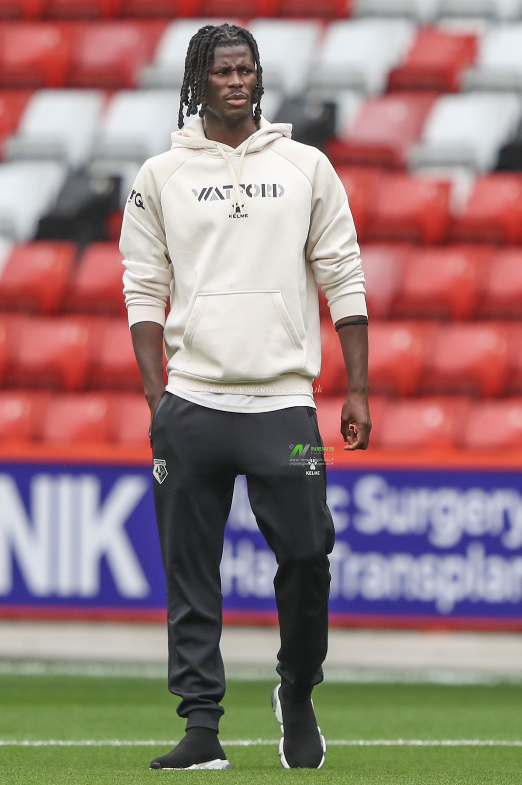 Tom Dele-Bashiru of Watford arrives during the Sky Bet Championship match Sheffield United vs Watford at Bramall Lane, Sheffield, United Kingdom, 1st September 2024

(Photo by Alfie Cosgrove/News Images)