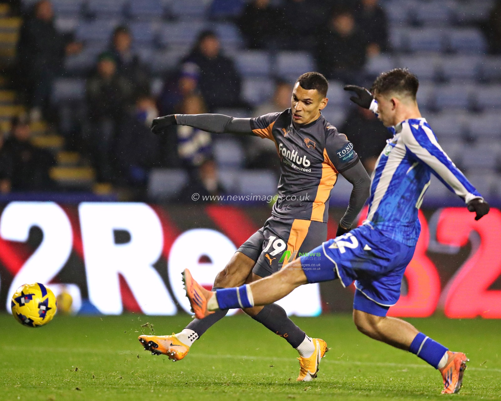 Kayden Jackson of Derby County shoots during the Sky Bet Championship match Sheffield Wednesday vs Derby County at Hillsborough, Sheffield, United Kingdom, 15th December 2025(Photo by Sam Eaden/News Images)*** GER AUT SUI OUT ***