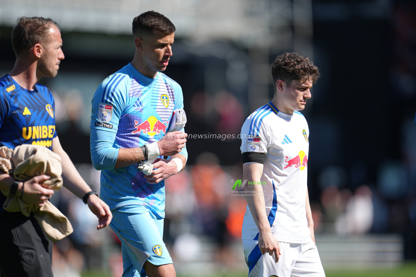 Daniel James of Leeds United and Karl Darlow of leeds united after the Sky Bet Championship match Luton Town vs Leeds United at Kenilworth Road, Luton, United Kingdom, 5th April 2025

(Photo by Harvey Murphy/News Images)