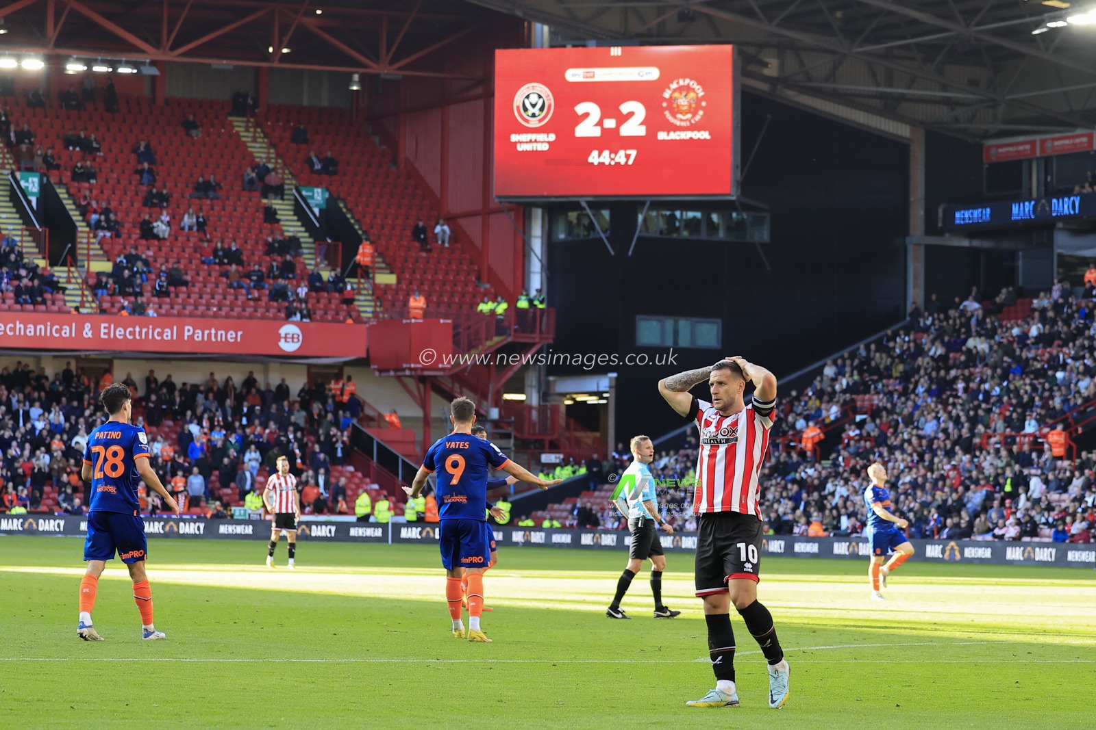 Billy Sharp #10 of Sheffield United rues a missed chance during the Sky Bet Championship match Sheffield United vs Blackpool at Bramall Lane, Sheffield, United Kingdom, 15th October 2022

(Photo by Conor Molloy/News Images)