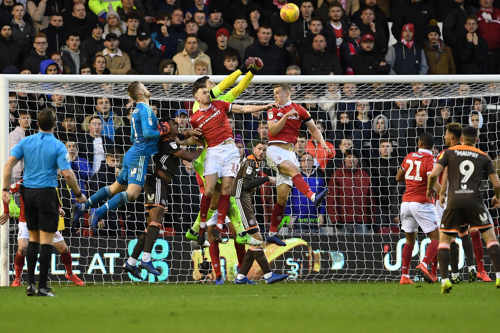 9th February 2019, City Ground, Nottingham, England ; Sky Bet Championship, Nottingham Forest v Brentford : Costel Pantilimon (1) of Nottingham Forest punches the ball clear  from a Brentford corner n the dying seconds

Credit: Jon Hobley/News Images

English Football League images are subject to DataCo Licence