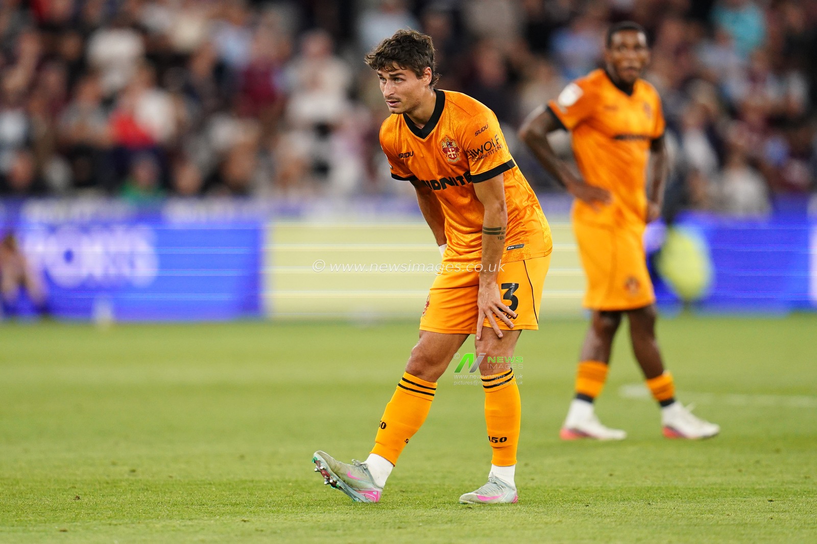 Hugo Bueno of Wolverhampton Wanderers during the Sky Bet Championship match West Ham United vs Wolverhampton Wanderers at London Stadium, London, United Kingdom on 01 September 2026

(Photo by Harvey Murphy/News Images)