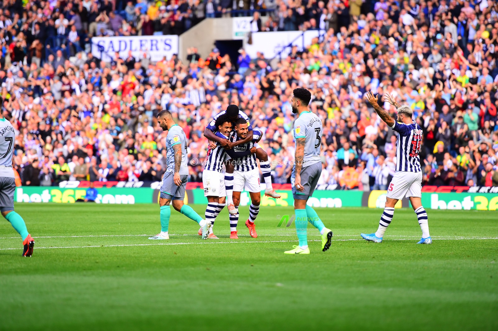31st August 2019, The Hawthorns, West Bromwich, England; Sky Bet Championship Football, West Bromwich Albion vs Blackburn Rovers ; Jake Livermore (8) of West Bromwich Albion scores to make it 2-1 to WBA


Credit: Gareth Dalley/News Images

English Football League images are subject to DataCo Licence