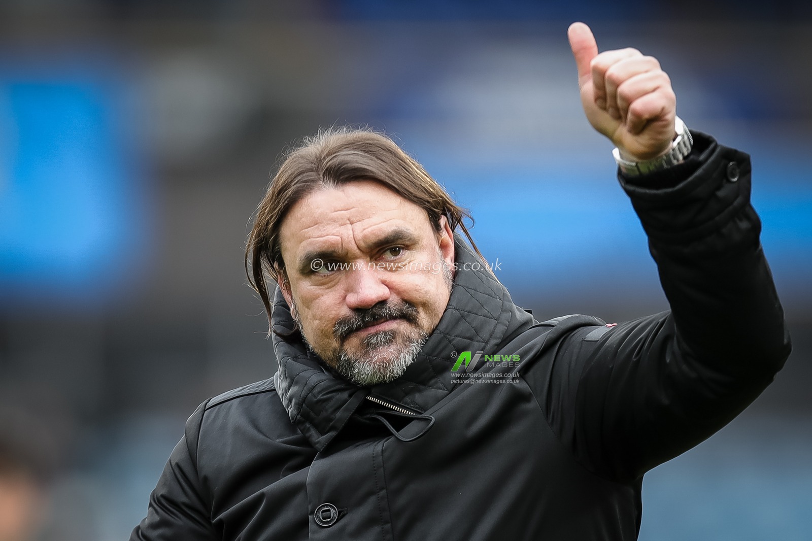 A dejected Daniel Farke manager of Leeds United salutes the supporters at full-time after the Sky Bet Championship match Huddersfield Town vs Leeds United at John Smith's Stadium, Huddersfield, United Kingdom, 2nd March 2024

(Photo by James Heaton/News Images)