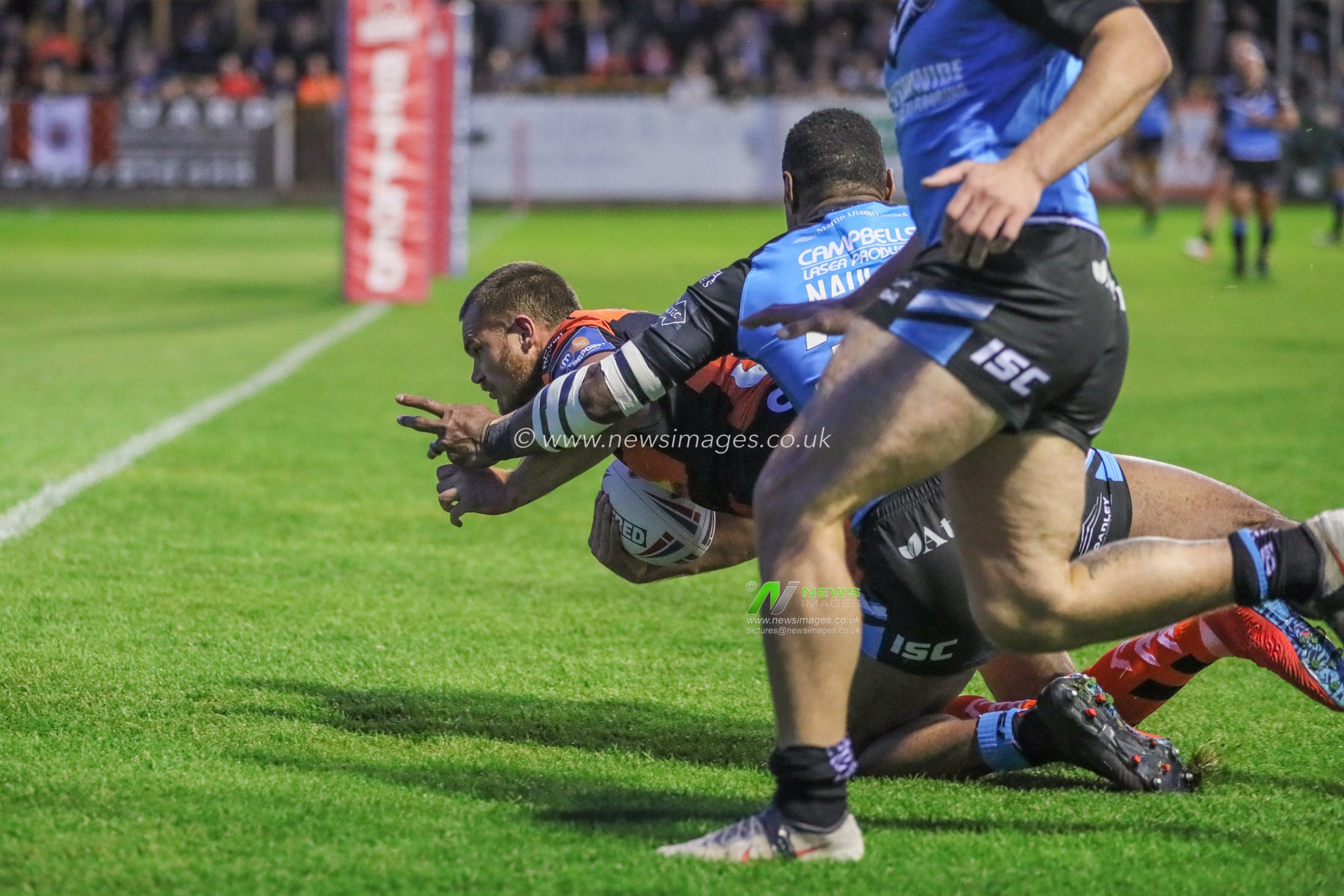 5th September 2019 , Mend-A-Hose Jungle, England; Betfred Super League, Round 28, Castleford Tigers vs Hull FC ; Cheyse Blair (35) of Castleford Tigers goes over for a try 

Credit: Mark Cosgrove/News Images