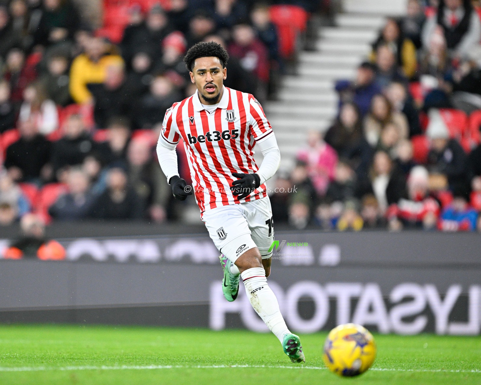 Ryan Mmaee of Stoke City chases down the ball, during the Sky Bet Championship match Stoke City vs Ipswich Town at Bet365 Stadium, Stoke-on-Trent, United Kingdom, 1st January 2024

(Photo by Cody Froggatt/News Images)