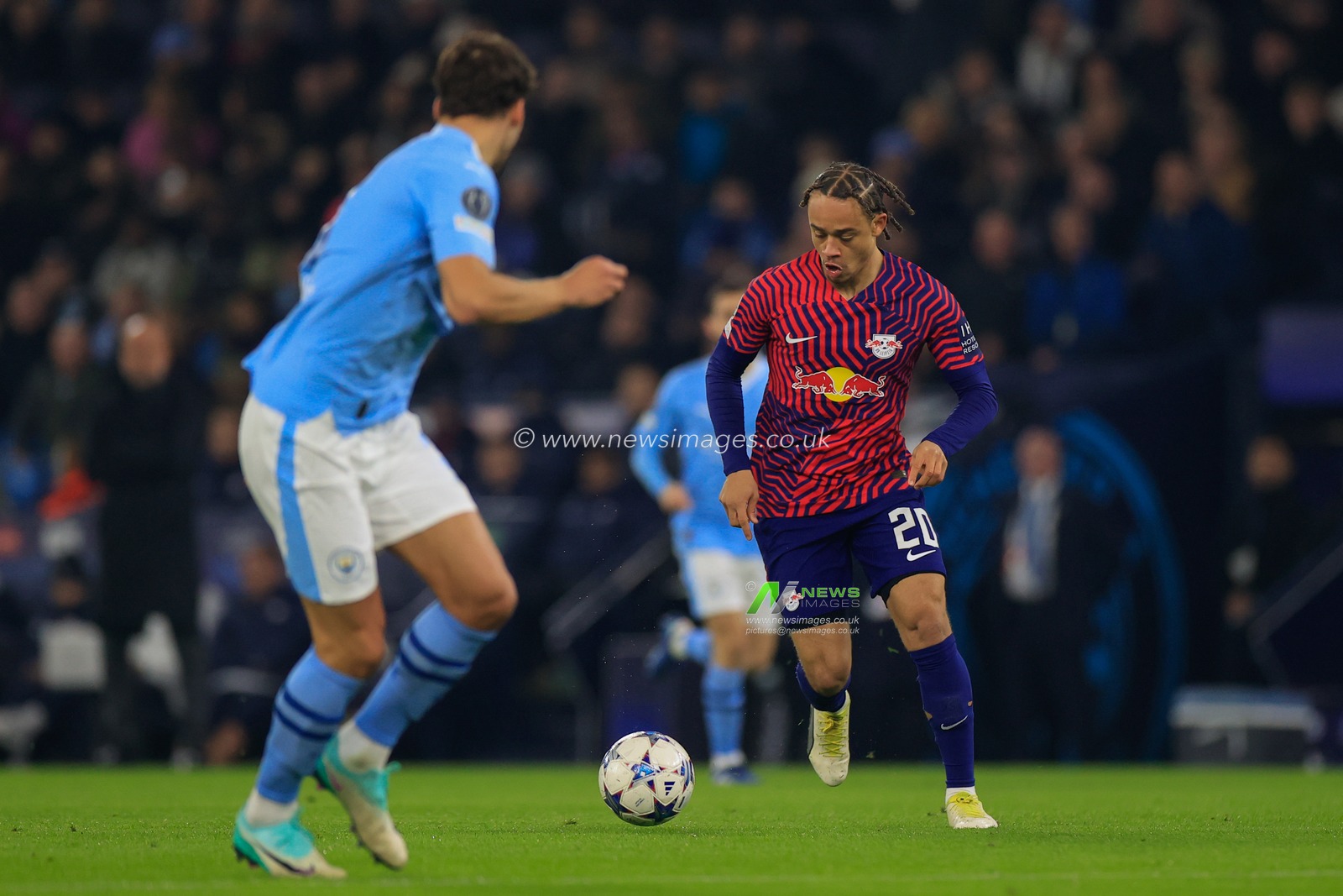 Xavi Simons #20 of RB Leipzig goes forward with the ball during the UEFA Champions League Group G match Manchester City vs RB Leipzig at Etihad Stadium, Manchester, United Kingdom, 28th November 2023

(Photo by Conor Molloy/News Images)
