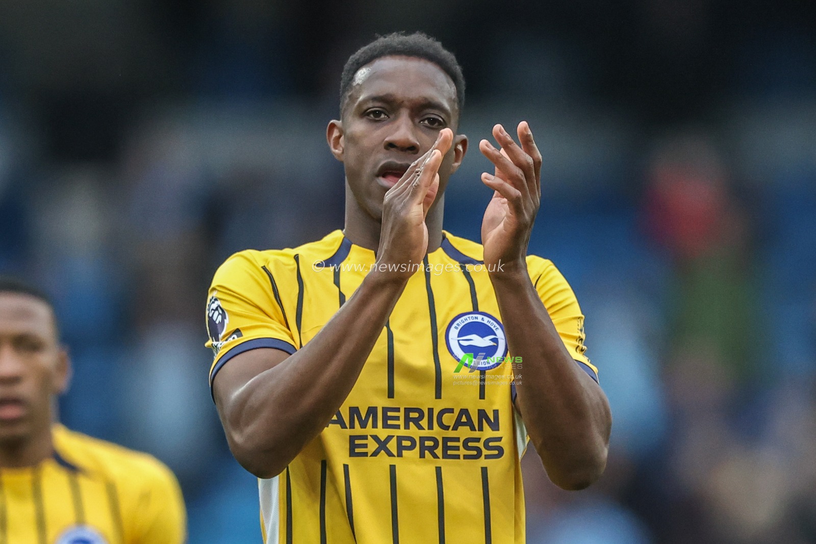 Danny Welbeck of Brighton & Hove Albion applauds the fans after the game during the Premier League match Manchester City vs Brighton and Hove Albion at Etihad Stadium, Manchester, United Kingdom, 15th March 2025

(Photo by Alfie Cosgrove/News Images)