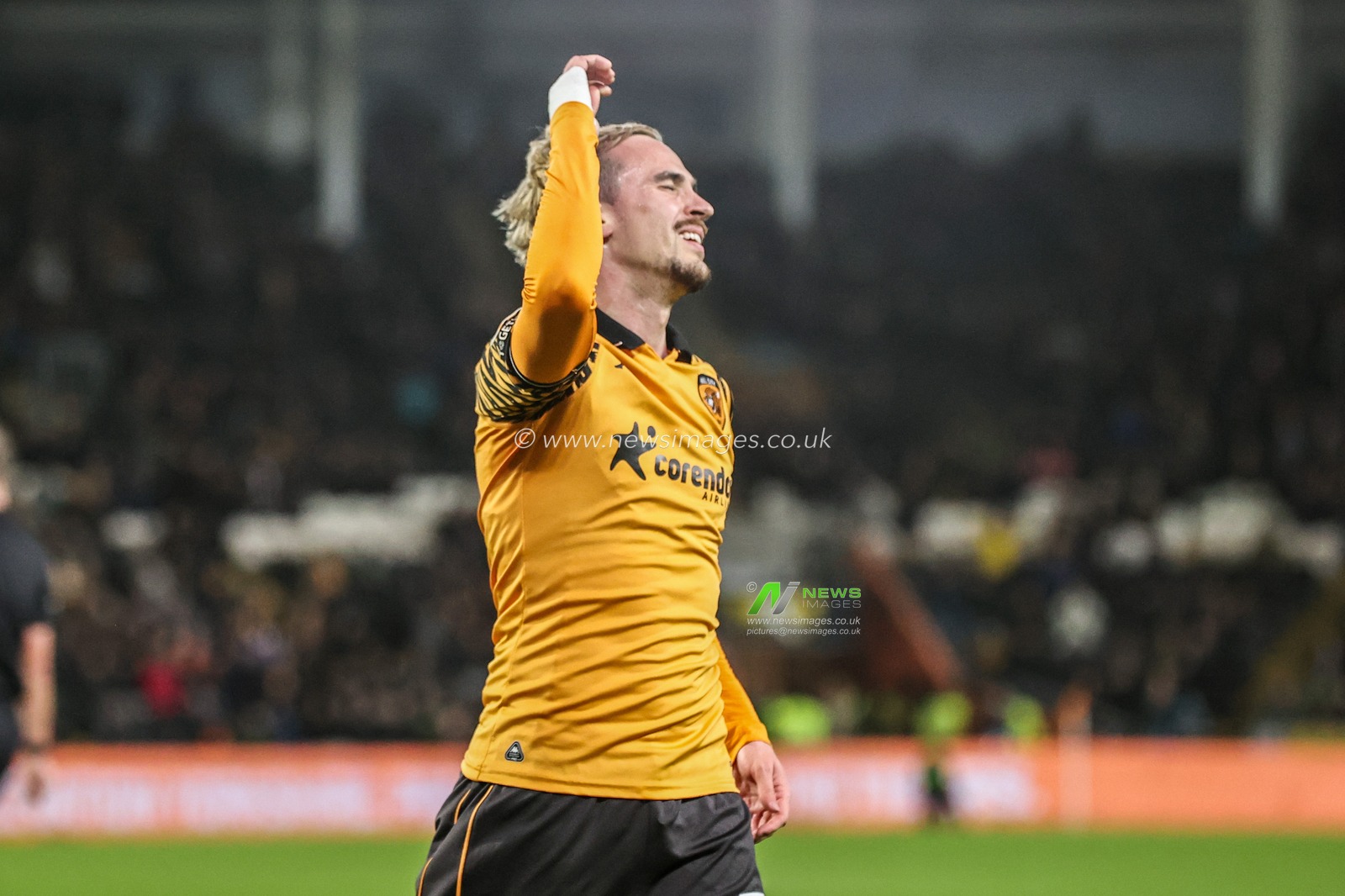 Liam Millar of Hull City reacts to a missed shot on goal during the Sky Bet Championship match Hull City vs Wrexham at MKM Stadium, Hull, United Kingdom, 10th December 2025

(Photo by Alfie Cosgrove/News Images)

*** GER AUT SUI OUT ***