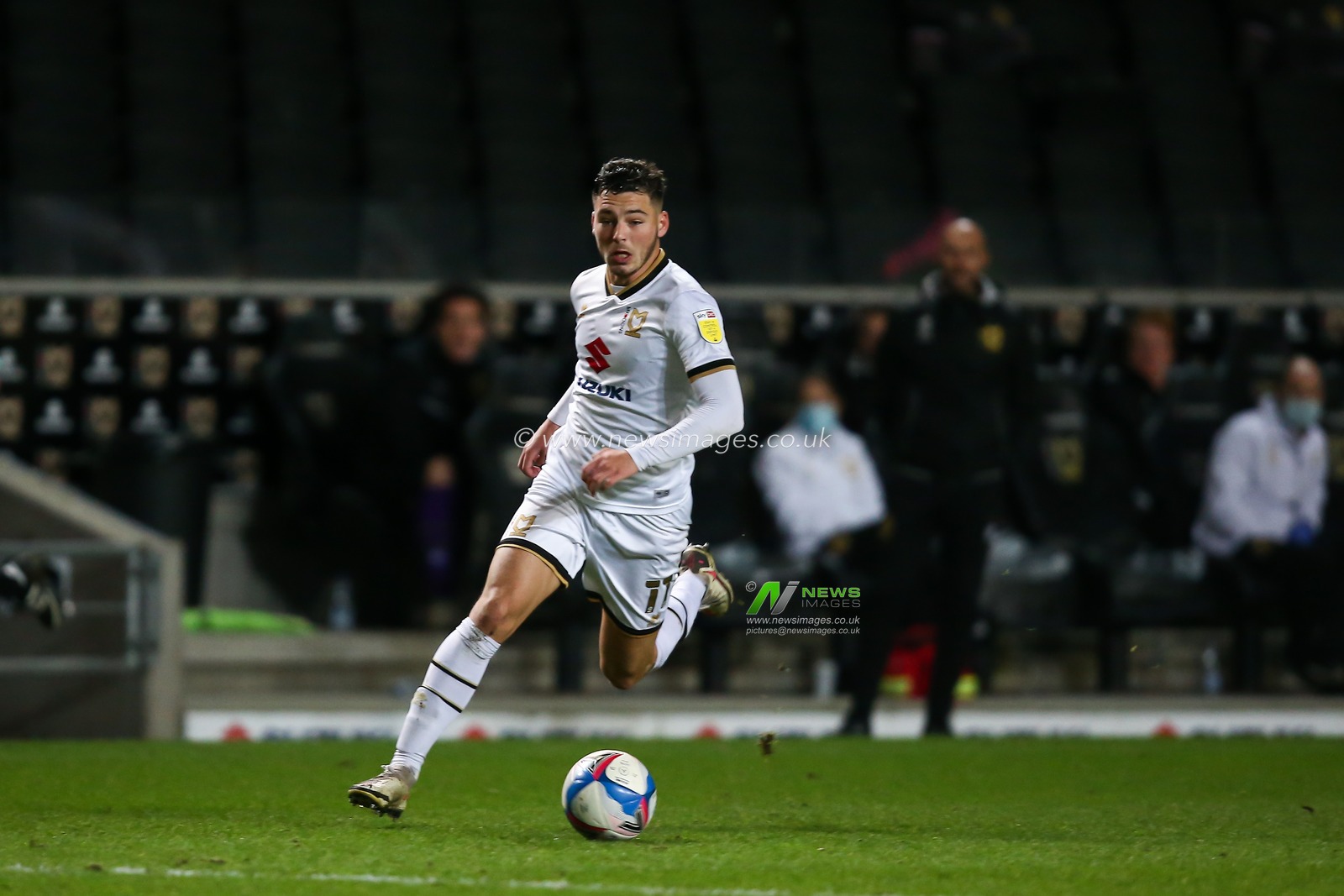 Stephen Walker #11 of Milton Keynes Dons dribbles the ball