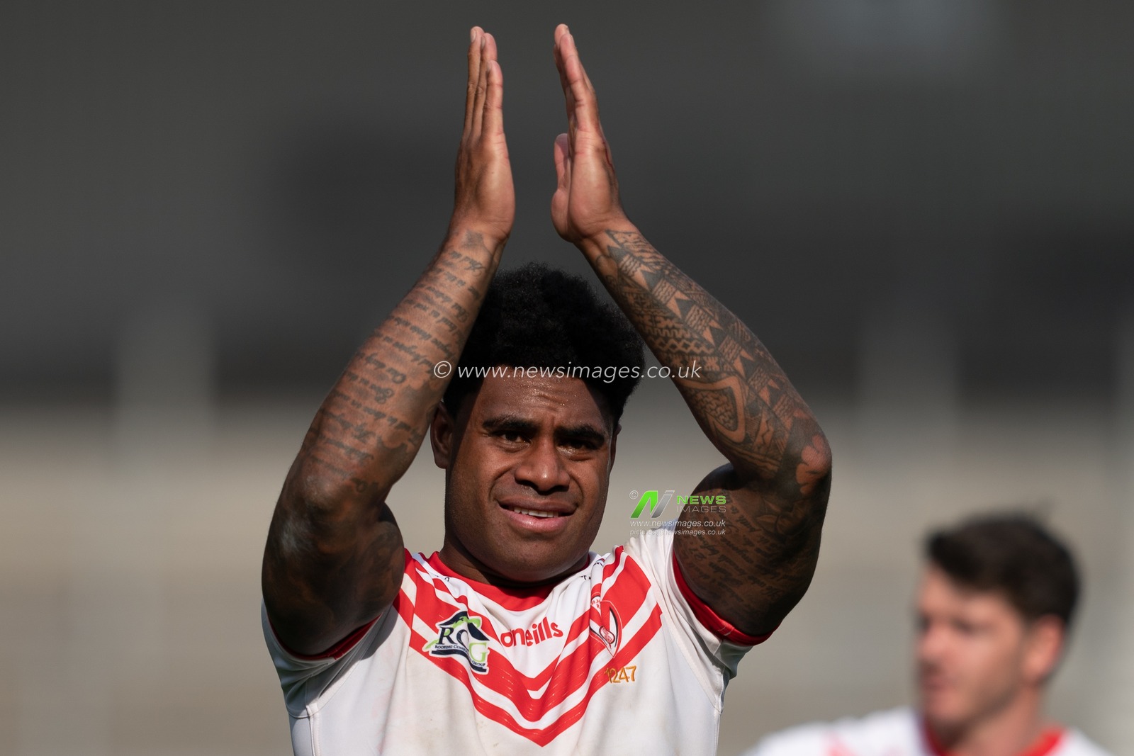 St. Helens's Kevin Naiqama applauds the fans at the end of the game

22nd April 2019 , Totally Wicked Stadium, St Helens, England;  Betfred Super League, Round 12, St Helens vs Hull FC

Credit: Terry Donnelly/News Images