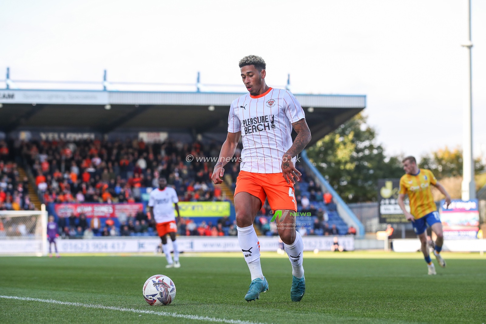 Jordan Lawrence-Gabriel of Blackpool in action during the Sky Bet League 1 match Mansfield Town vs Blackpool at One Call Stadium, Mansfield, United Kingdom, 5th October 2024

(Photo by Gareth Evans/News Images)
