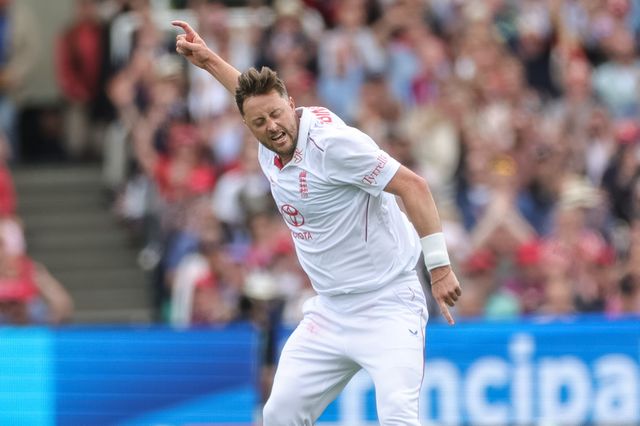 Ollie Robinson of England celebrates his fifth wicket as he takes Matt Henry during the 1st Rothesay Test Match Day 2 match England vs New Zealand at Lords, London, United Kingdom on 05 June 2026

(Photo by Mark Cosgrove/News Images)